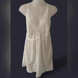 Elegant White Lace Chemise